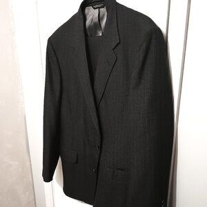 Hardwick Men Dark Gray Pinstripe 2 Piece Suit